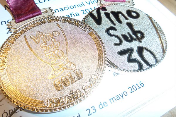 Tinto Rebel·lia 2015, Medalla de Oro en el concurso VinoSub30, cuyo jurado son menores de 30 años